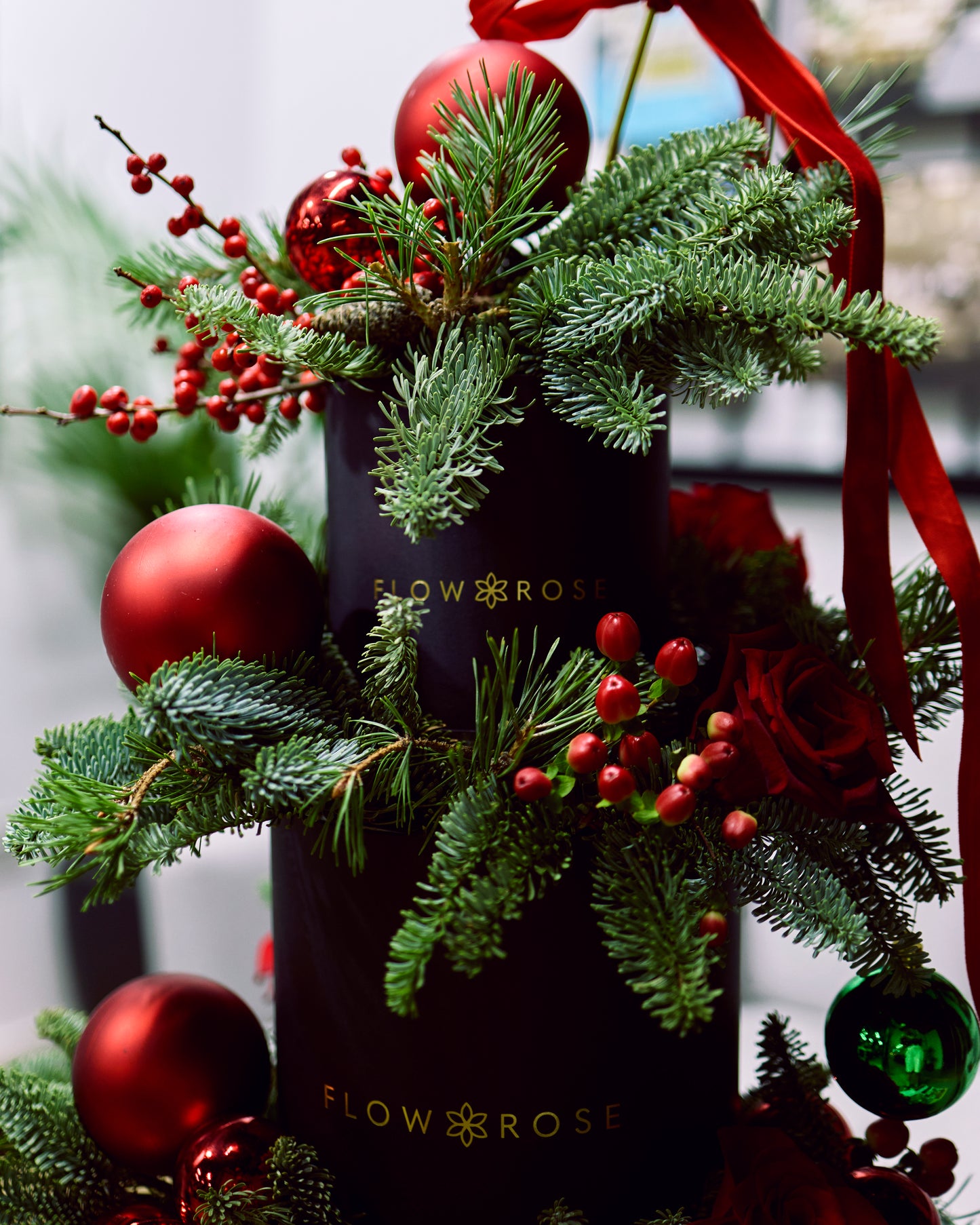 Luxury Black Christmas Tree Arrangement
